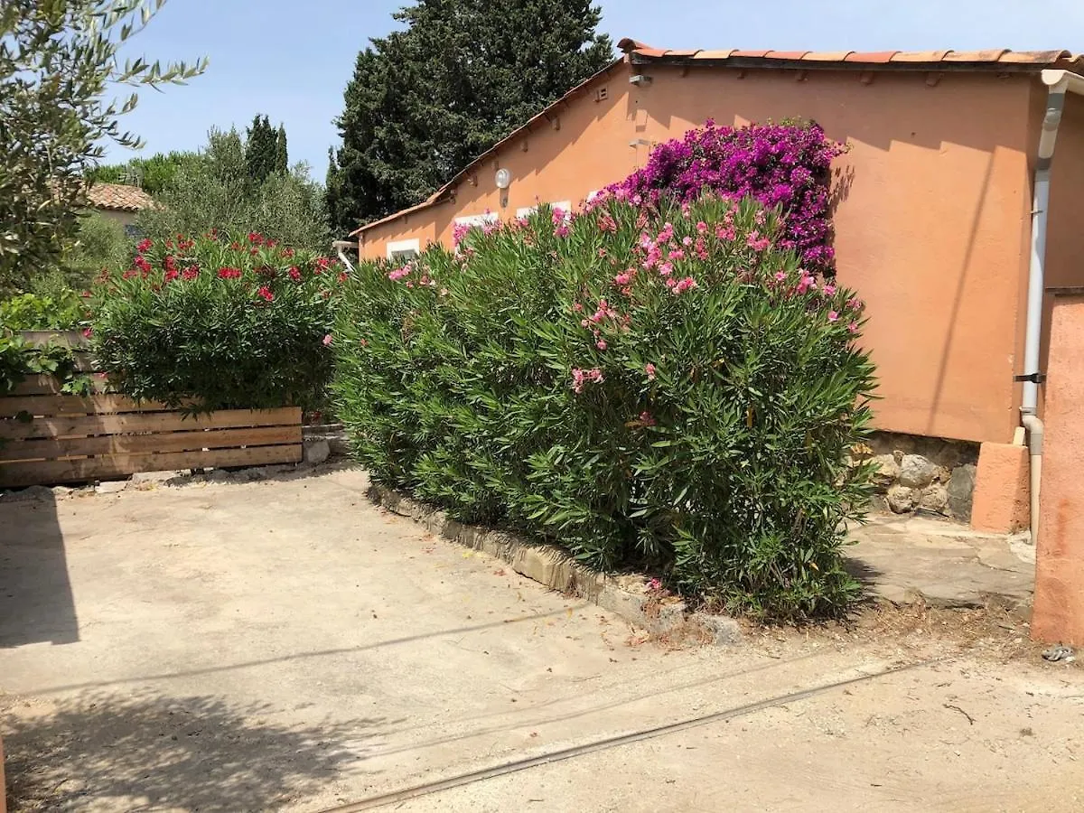 Maison Familiale Sur La Presqu'Ile De Giens Hyeres 0*,  France